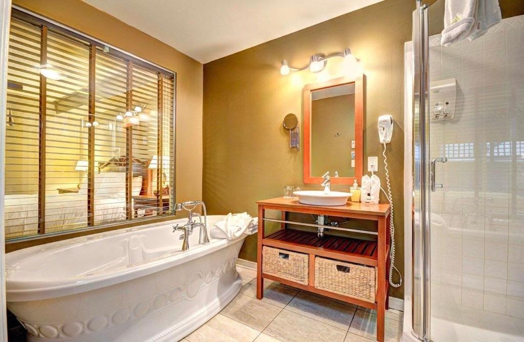 Bathroom - 3205-570 Ch. Des Frênes, Piedmont, QC - Indoor Photo Showing Bathroom