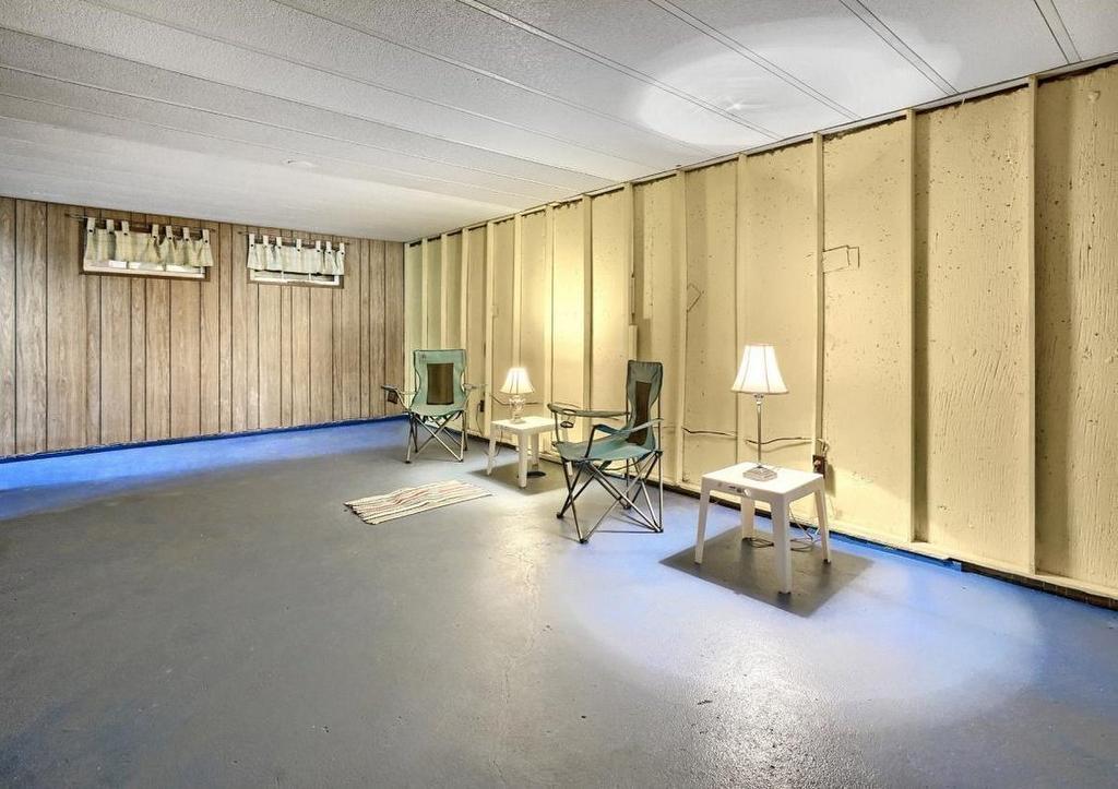 Salle familiale - 427 Rue Lebeau, Saint-Jean-Sur-Richelieu, QC - Indoor