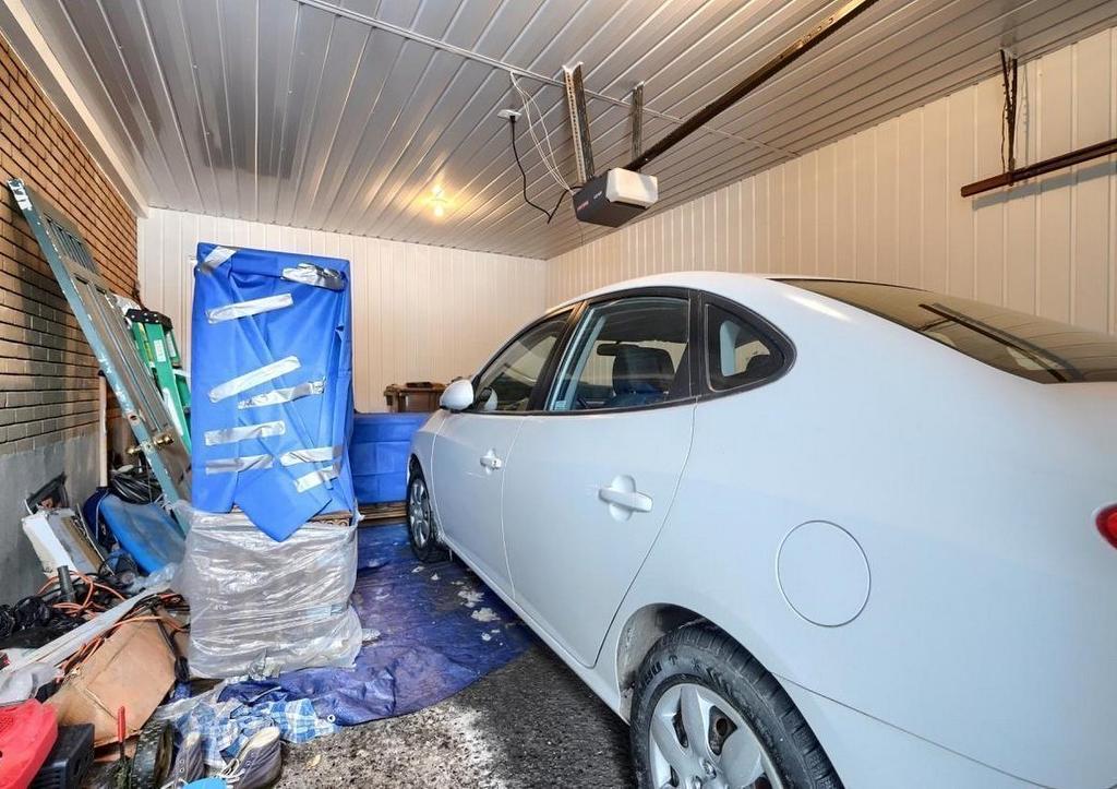 Garage - 427 Rue Lebeau, Saint-Jean-Sur-Richelieu, QC - Indoor Photo Showing Garage