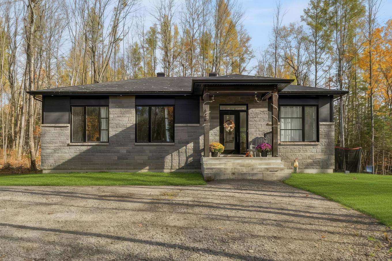 Façade - 120 Rue Bellefeuille, Saint-Calixte, QC - Outdoor