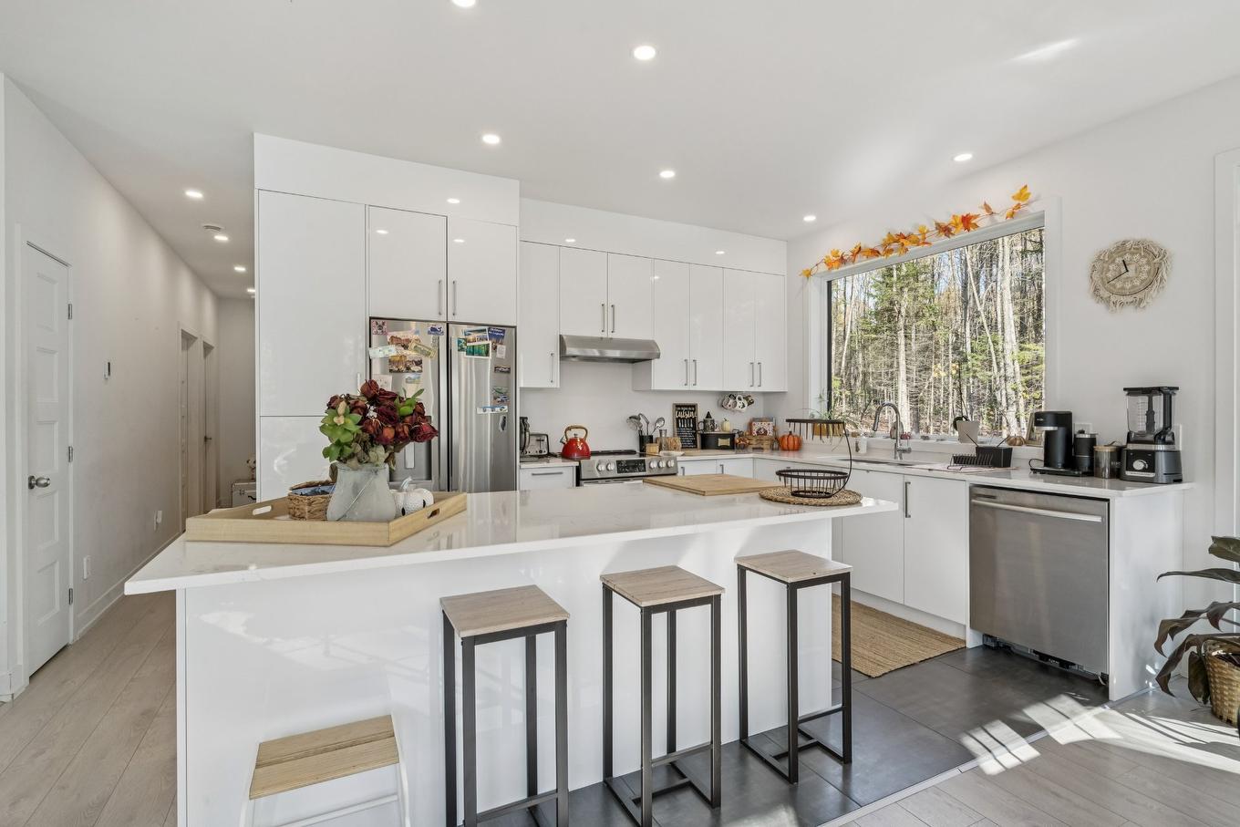 Cuisine - 120 Rue Bellefeuille, Saint-Calixte, QC - Indoor Photo Showing Kitchen With Upgraded Kitchen