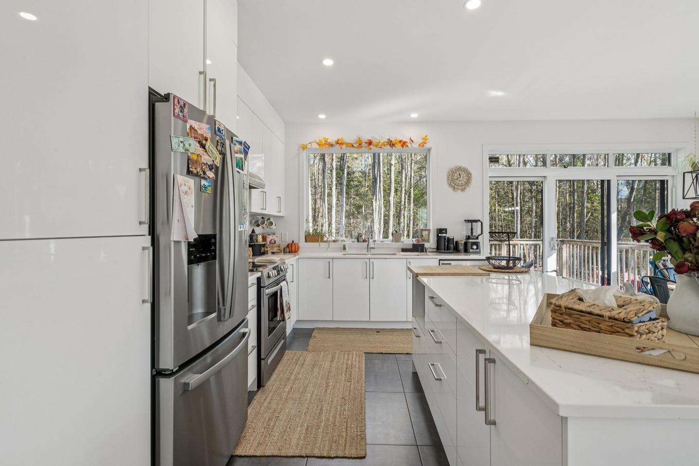 Cuisine - 120 Rue Bellefeuille, Saint-Calixte, QC - Indoor Photo Showing Kitchen With Upgraded Kitchen