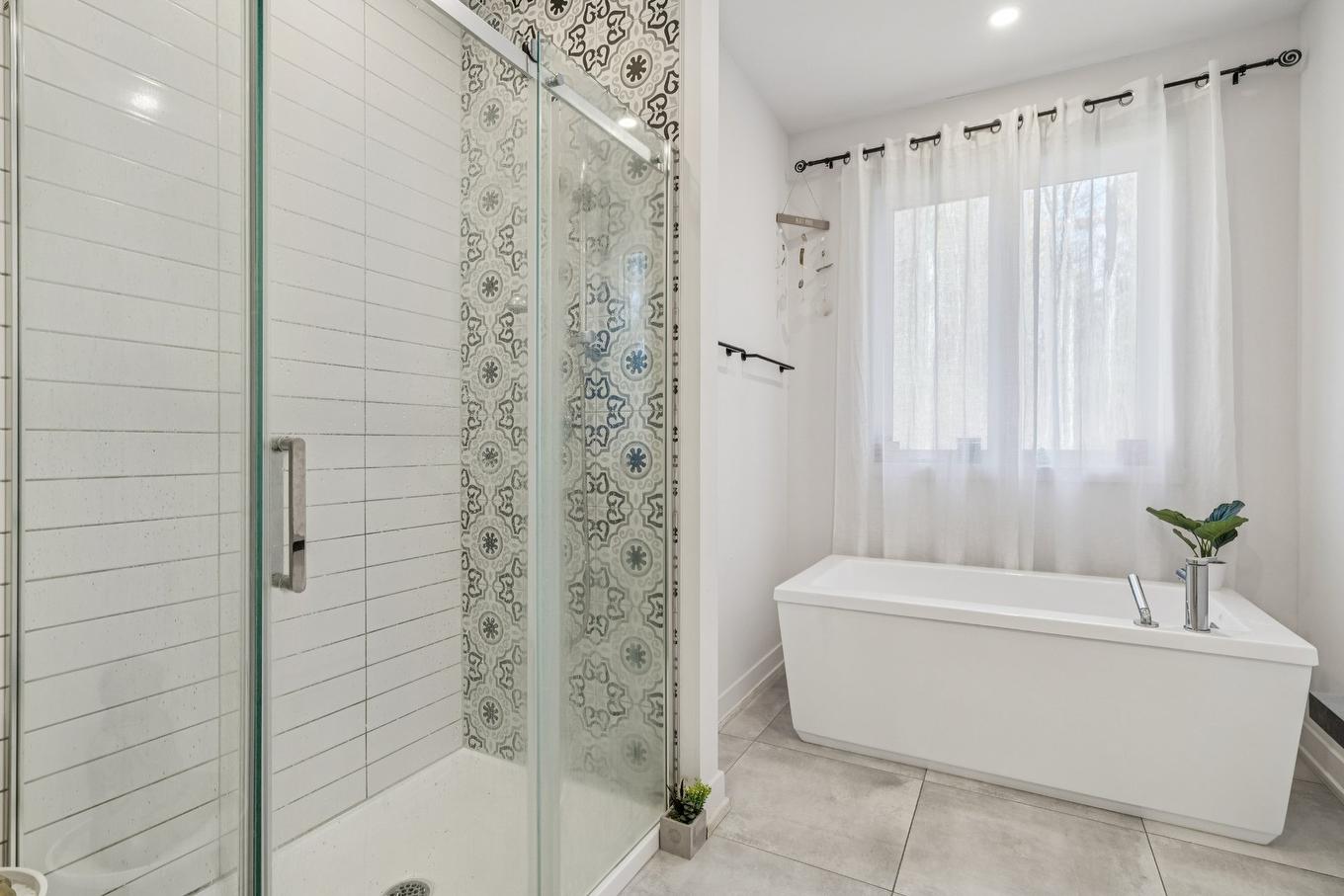 Salle de bains - 120 Rue Bellefeuille, Saint-Calixte, QC - Indoor Photo Showing Bathroom