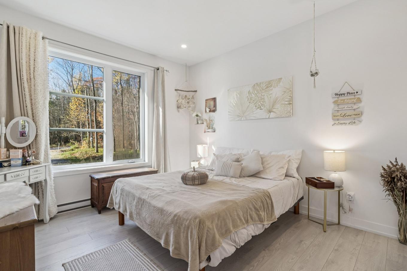 Chambre à coucher principale - 120 Rue Bellefeuille, Saint-Calixte, QC - Indoor Photo Showing Bedroom