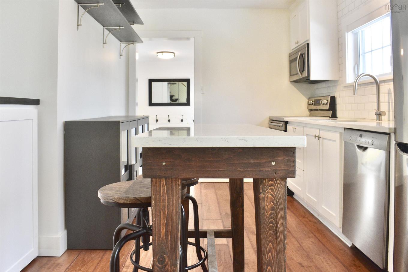 78 Lawrence St, Lunenburg, NS