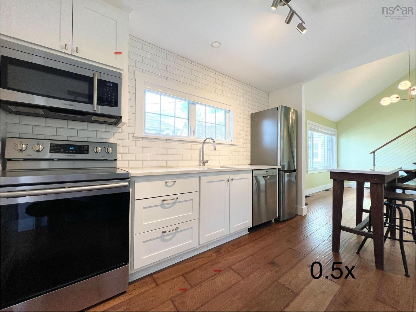 78 Lawrence St, Lunenburg, NS