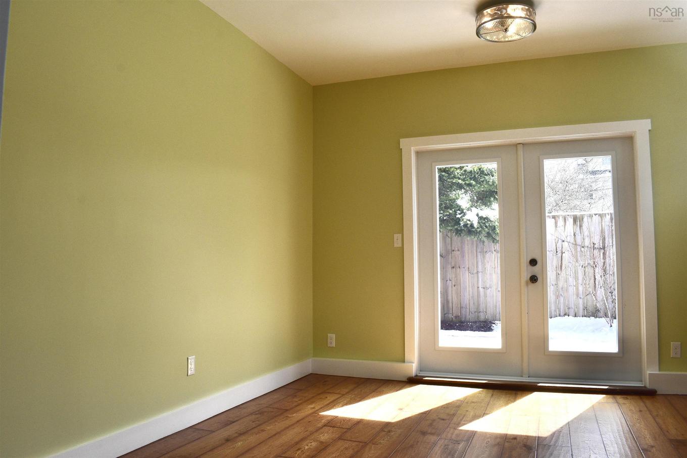 78 Lawrence St, Lunenburg, NS