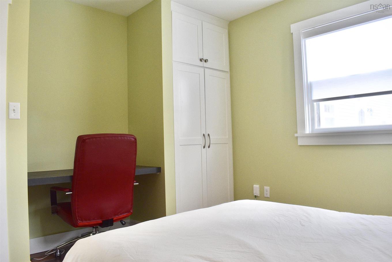 78 Lawrence St, Lunenburg, NS