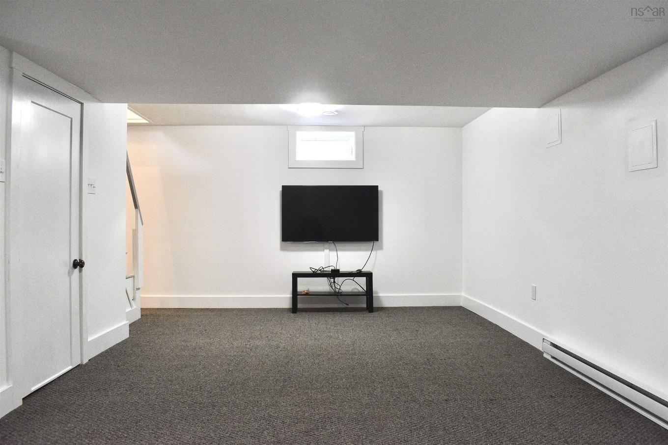 78 Lawrence St, Lunenburg, NS