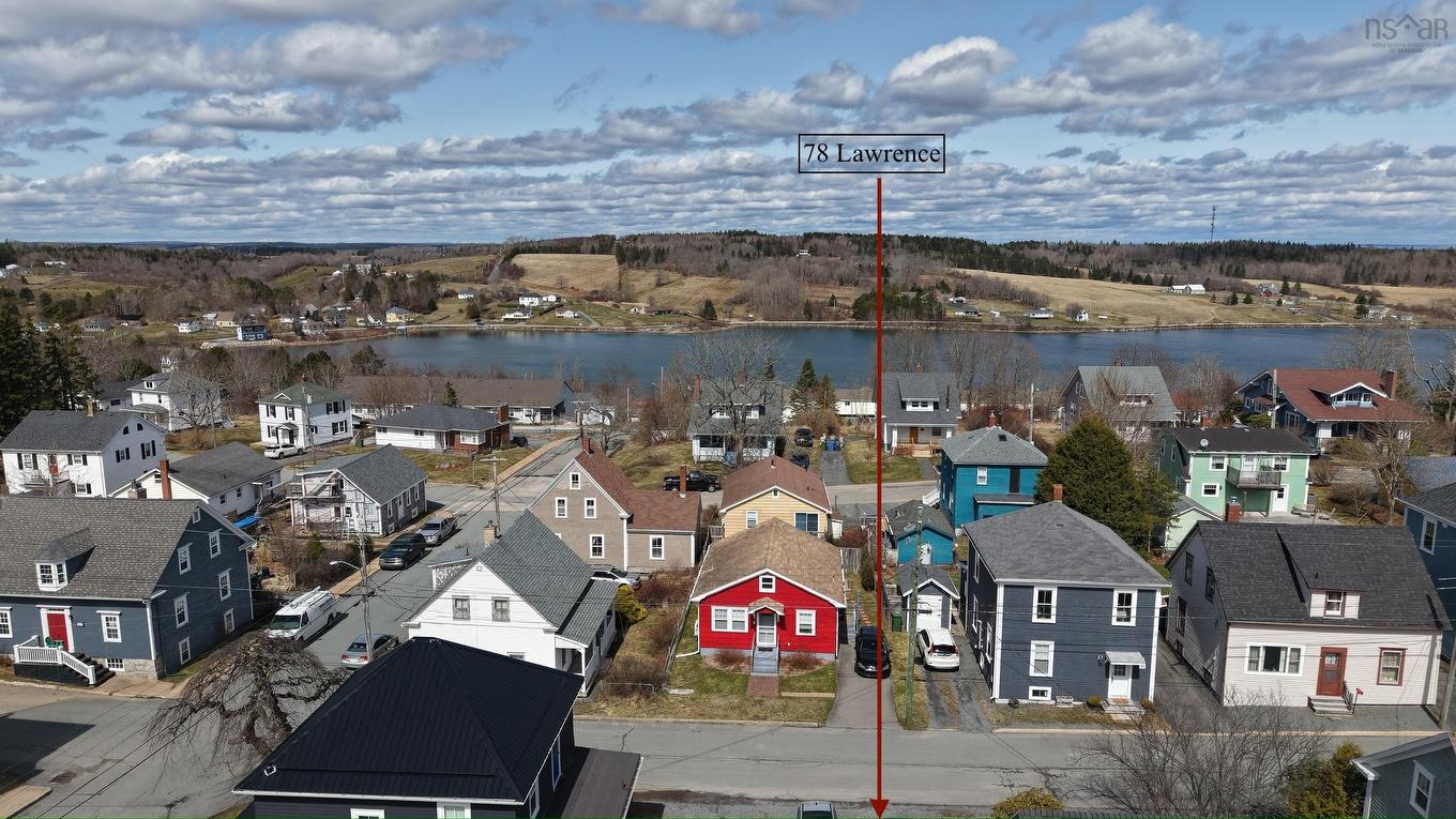 78 Lawrence St, Lunenburg, NS