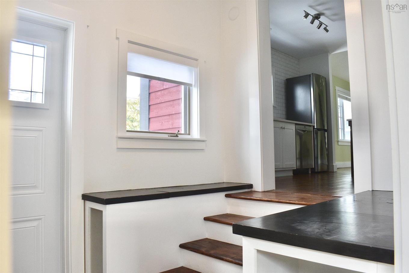 78 Lawrence St, Lunenburg, NS