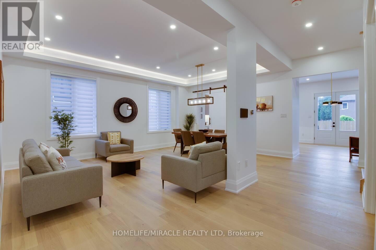 10 Stamford Square S, Toronto, ON - Indoor