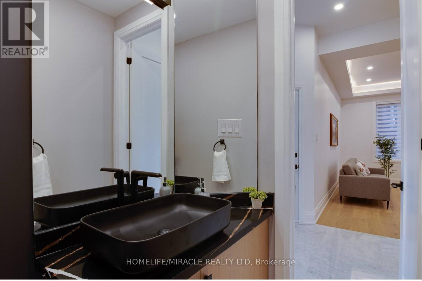 10 Stamford Square S, Toronto, ON - Indoor