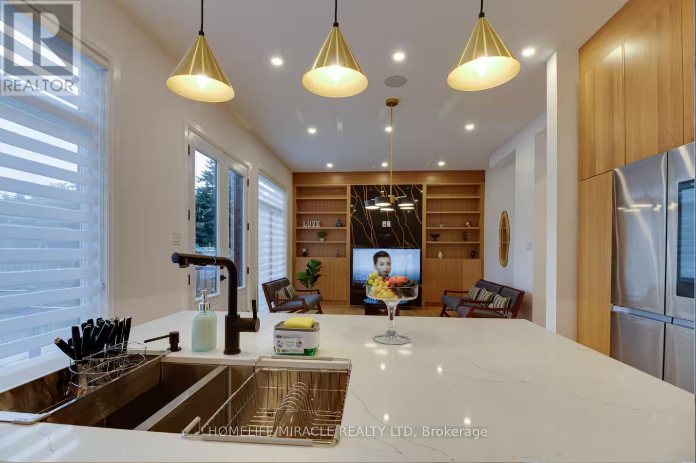 10 Stamford Square S, Toronto, ON - Indoor