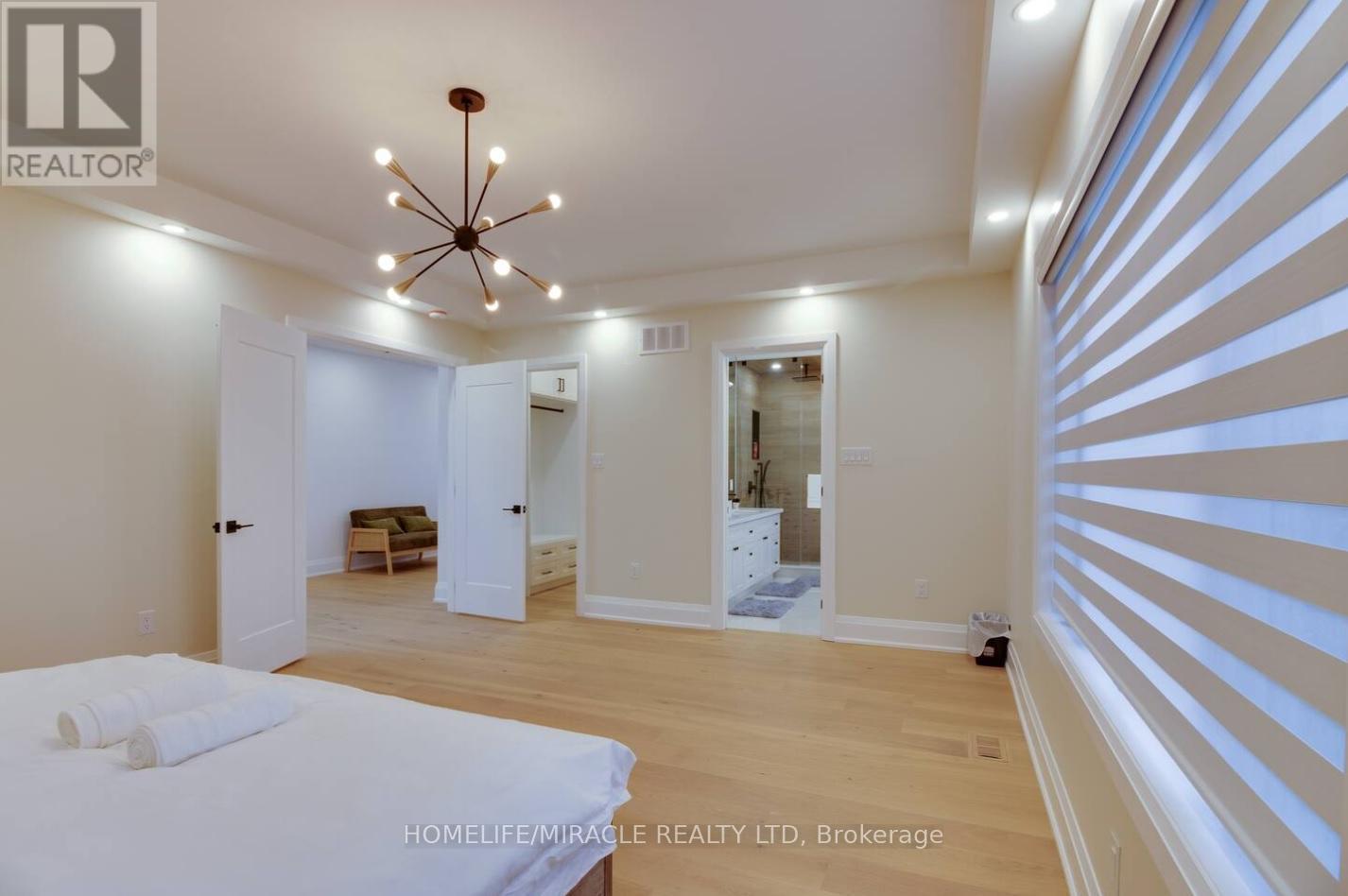 10 Stamford Square S, Toronto, ON - Indoor