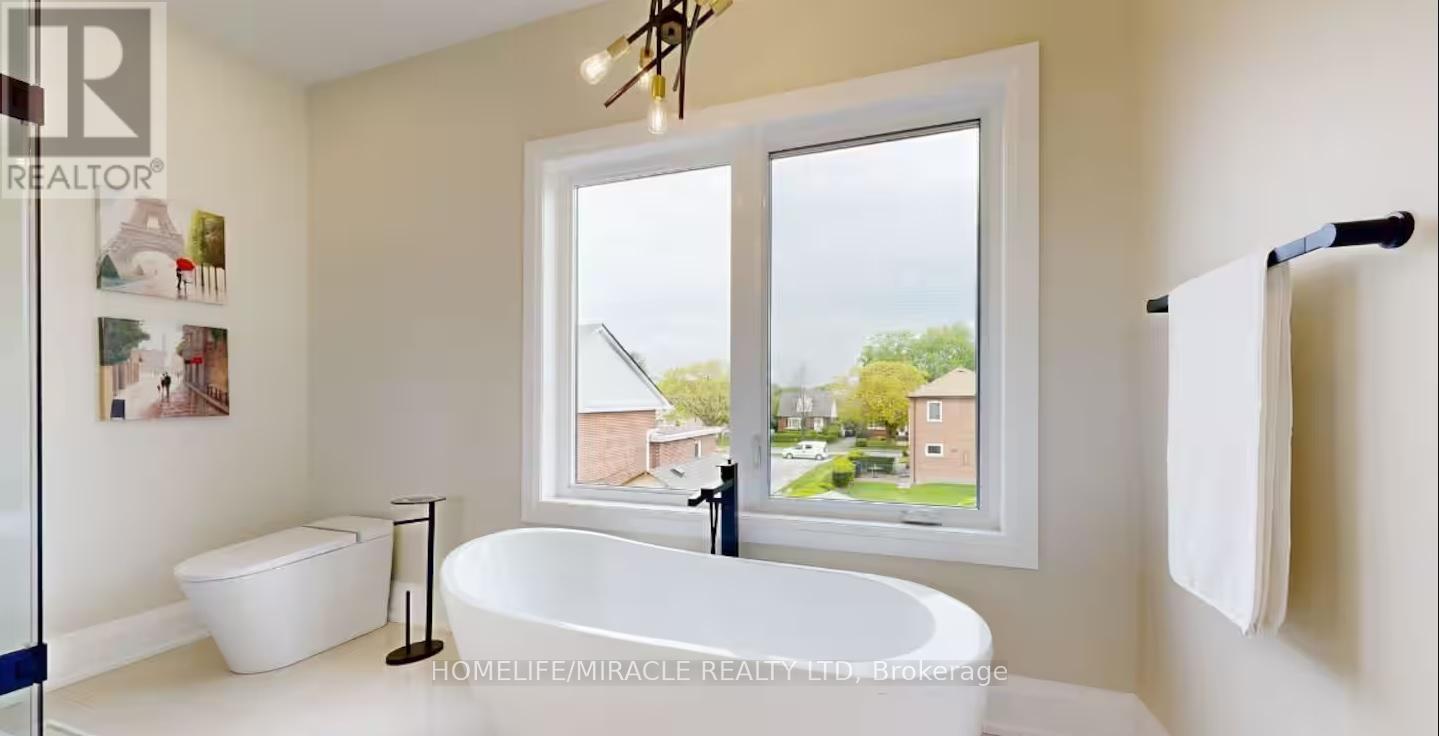 10 Stamford Square S, Toronto, ON - Indoor Photo Showing Bathroom