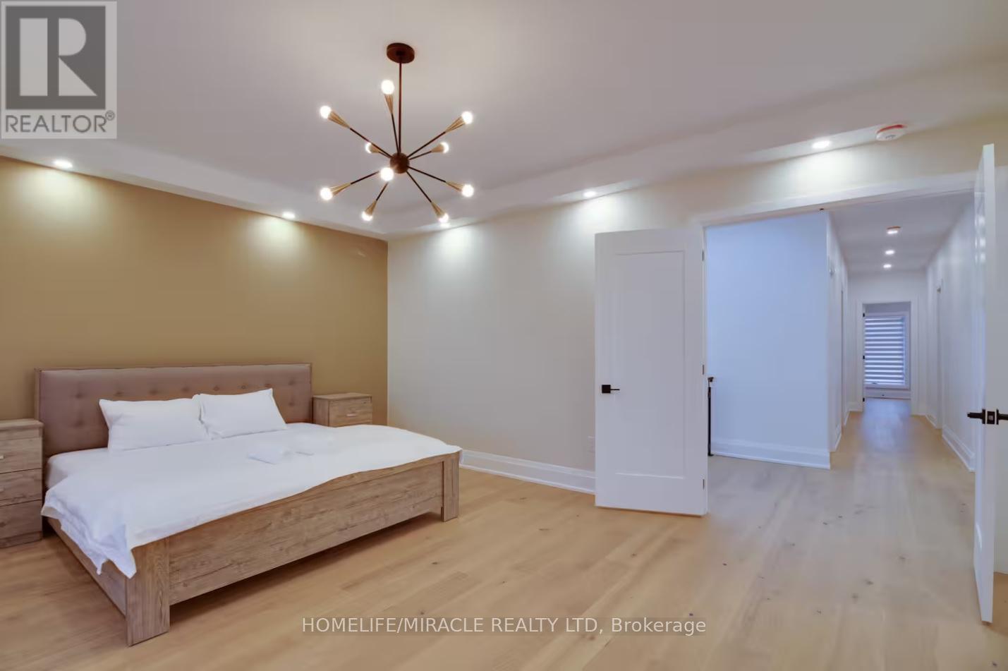 10 Stamford Square S, Toronto, ON - Indoor Photo Showing Other Room