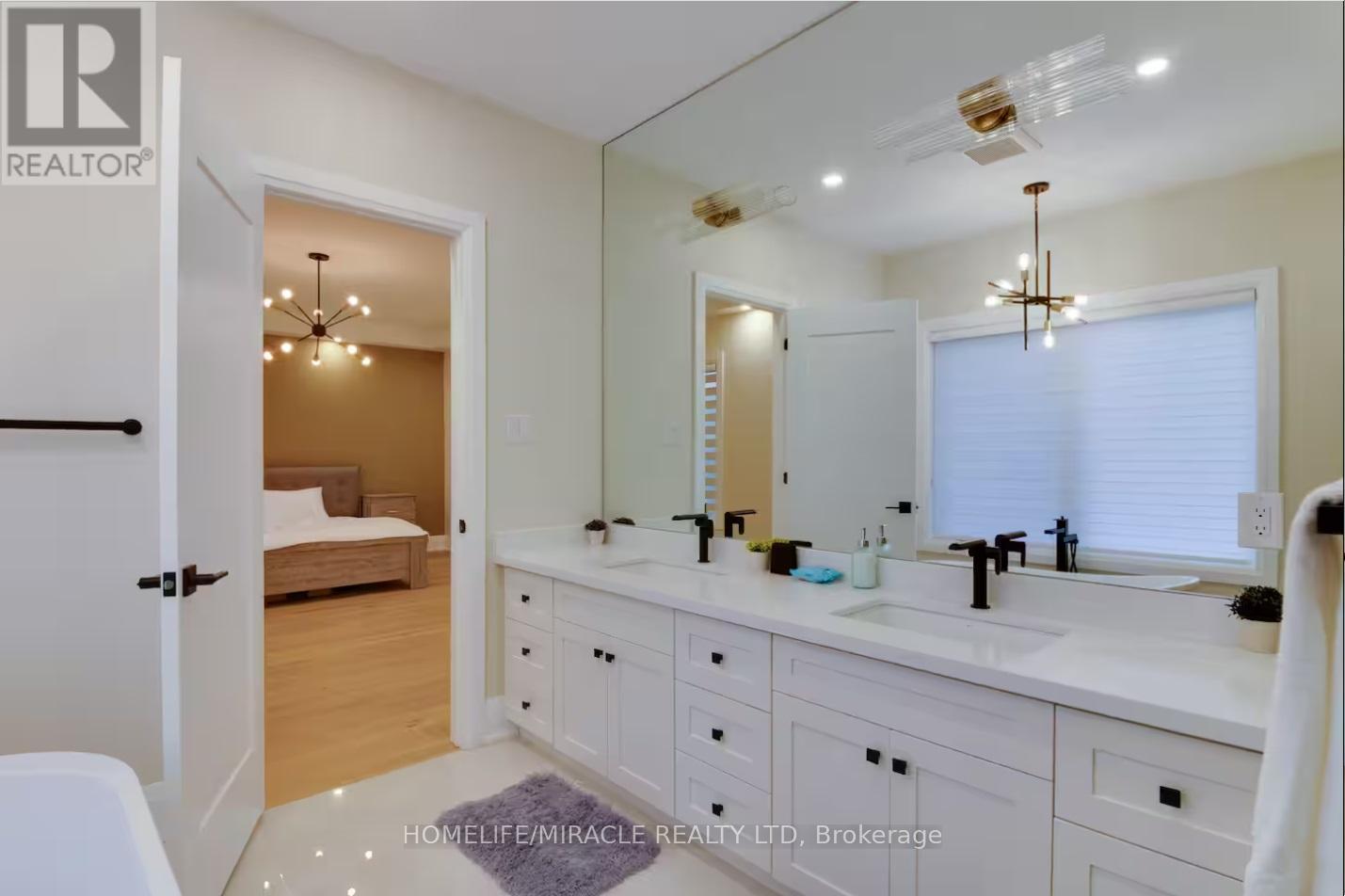 10 Stamford Square S, Toronto, ON - Indoor Photo Showing Bathroom