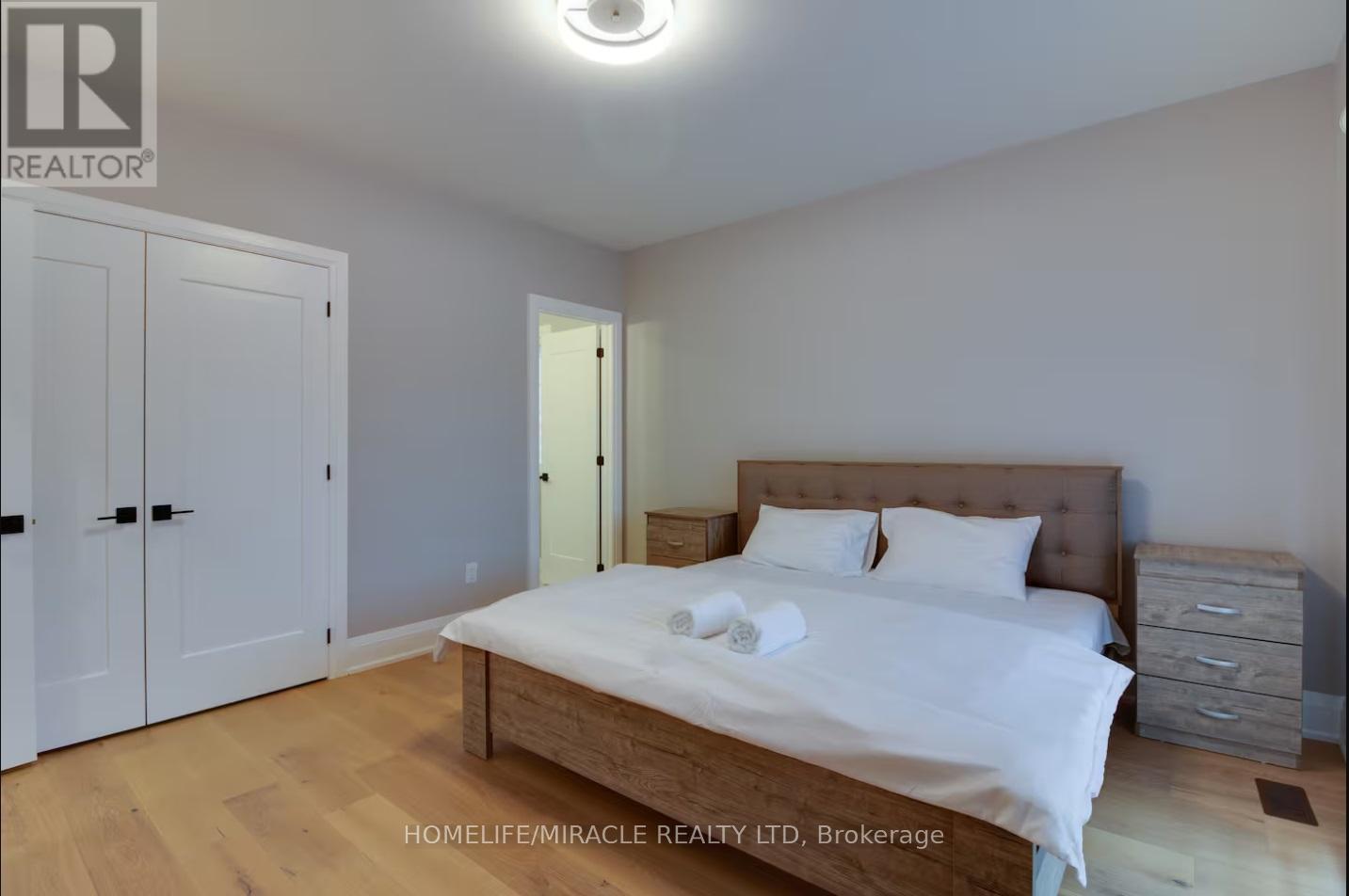 10 Stamford Square S, Toronto, ON - Indoor Photo Showing Bedroom