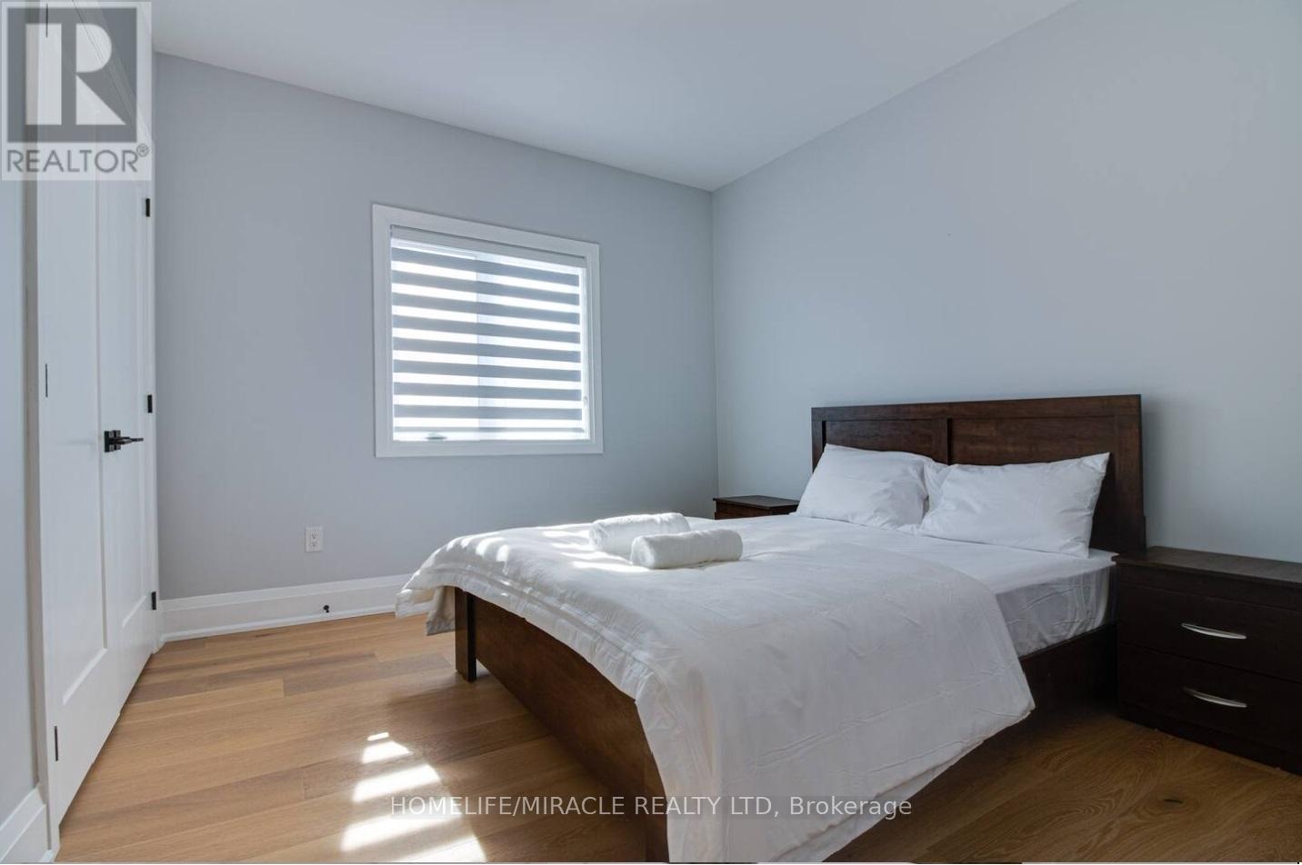10 Stamford Square S, Toronto, ON - Indoor Photo Showing Bedroom