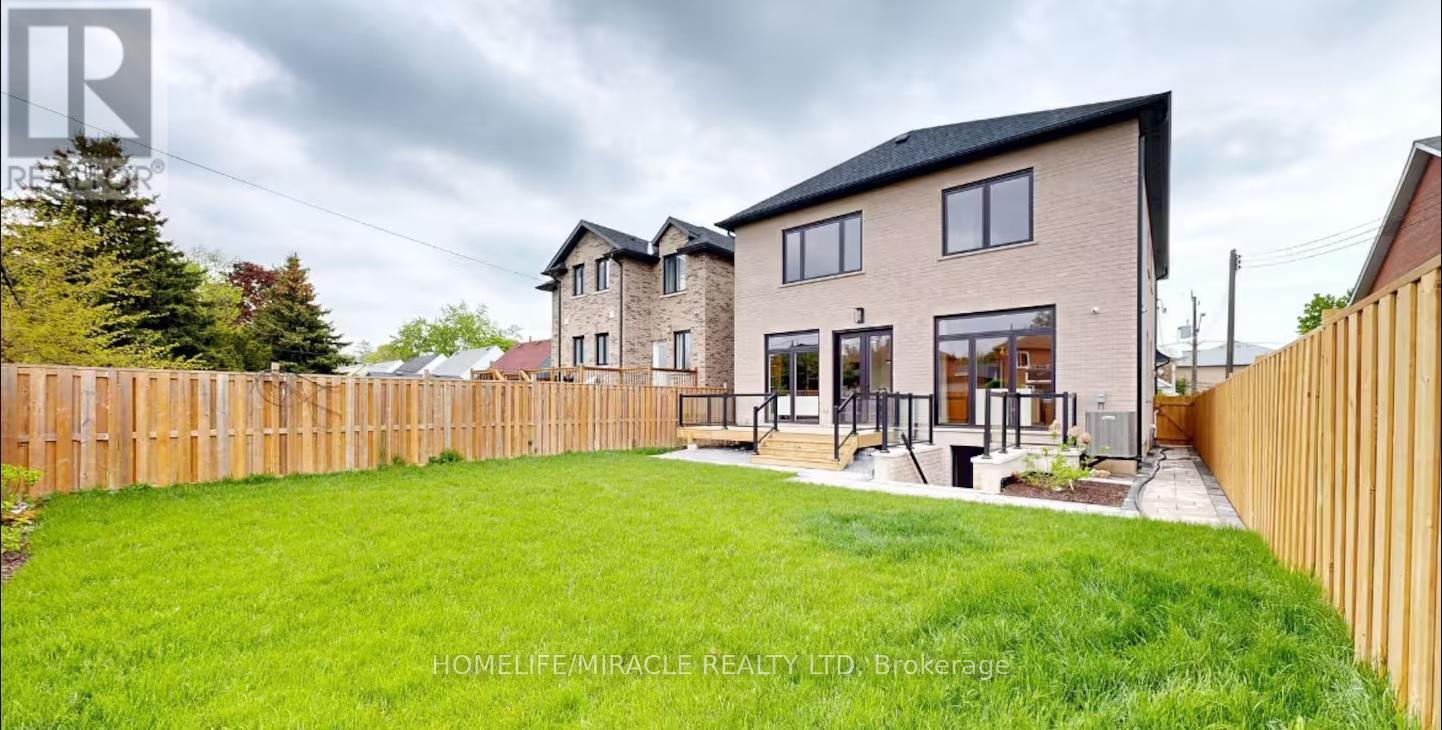 10 Stamford Square S, Toronto, ON - Outdoor