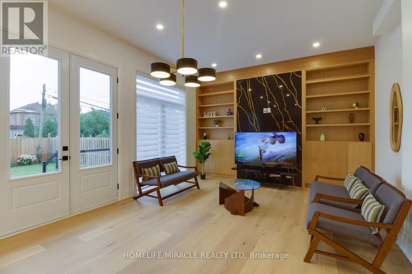 10 Stamford Square S, Toronto, ON - Indoor