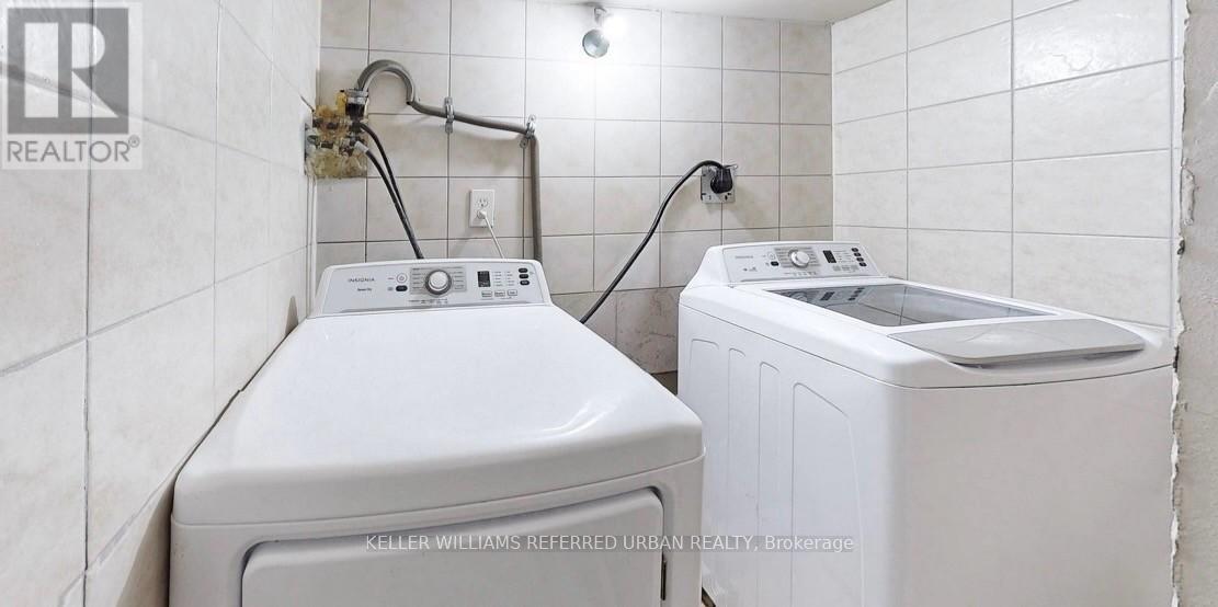 133 Manitou Crescent, Brampton, ON - Indoor Photo Showing Laundry Room