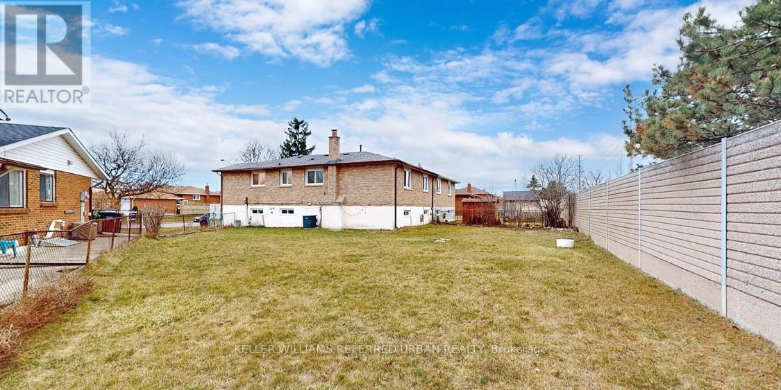 133 Manitou Crescent, Brampton, ON - Outdoor With Exterior