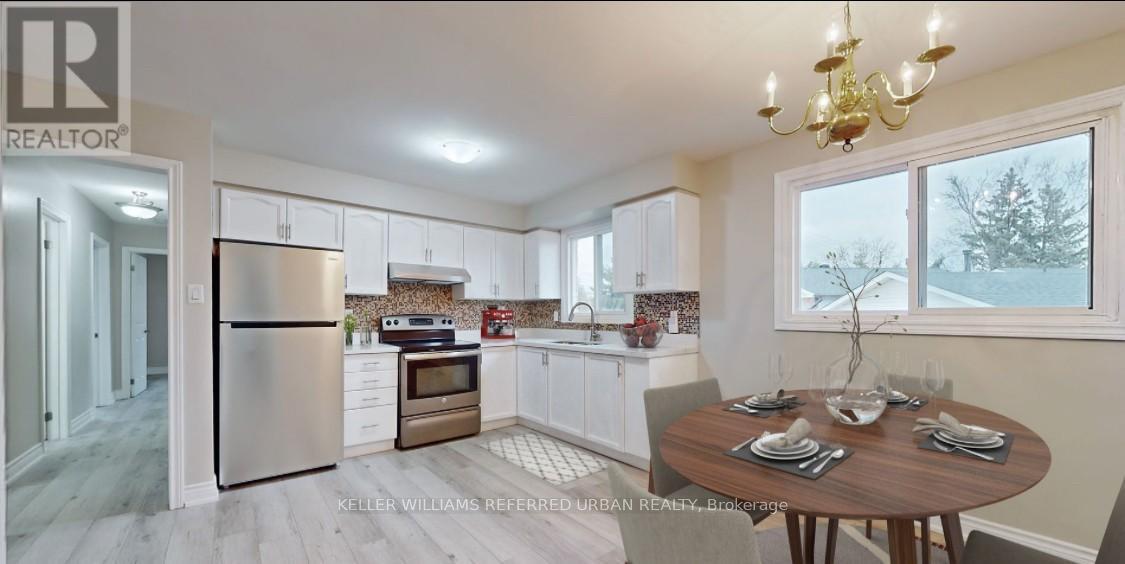 133 Manitou Crescent, Brampton, ON - Indoor Photo Showing Kitchen