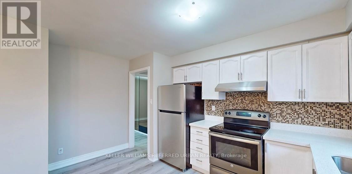 133 Manitou Crescent, Brampton, ON - Indoor Photo Showing Kitchen