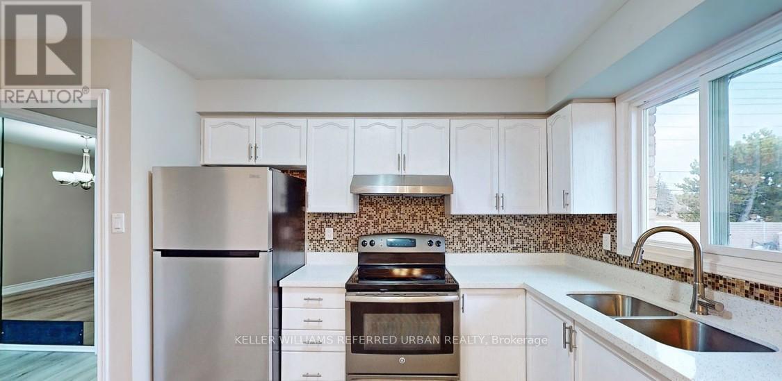 133 Manitou Crescent, Brampton, ON - Indoor Photo Showing Kitchen With Double Sink