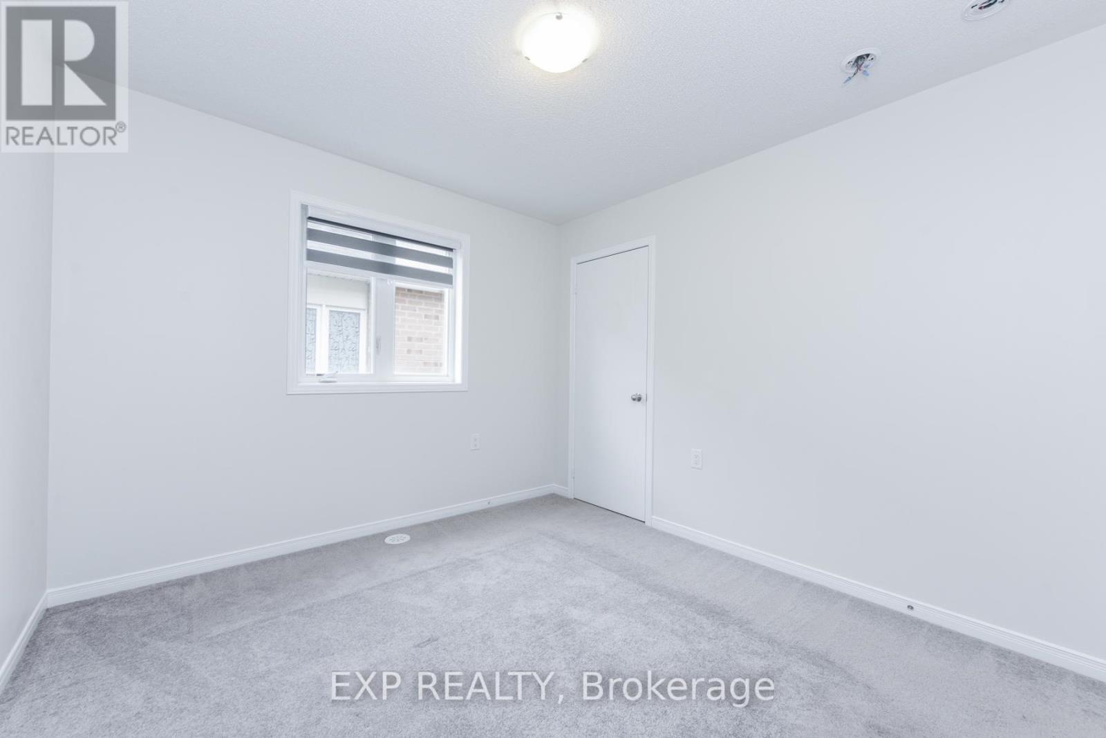 10 Lowes Hill Circle, Caledon, ON - Indoor Photo Showing Other Room