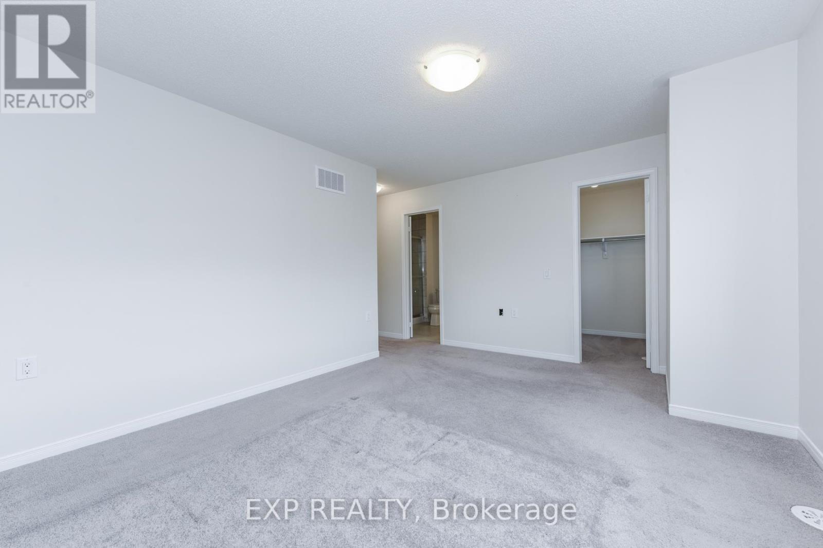 10 Lowes Hill Circle, Caledon, ON - Indoor Photo Showing Other Room