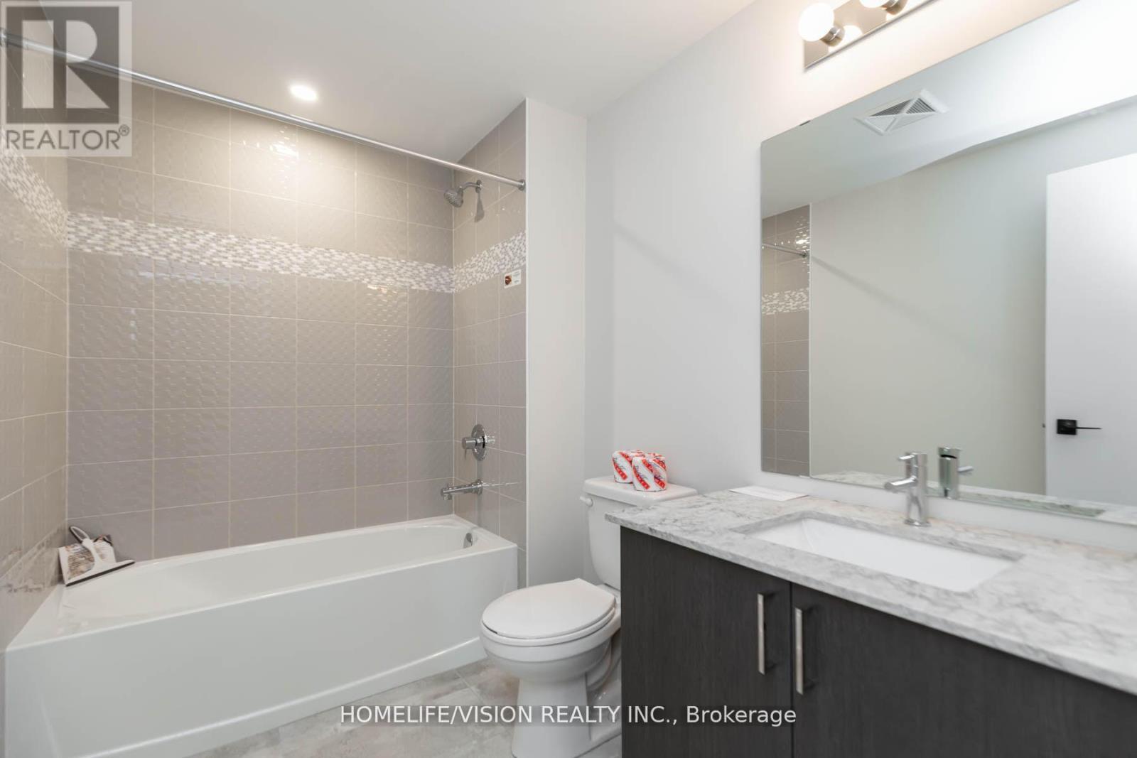 312 - 1 Chef Lane, Barrie, ON - Indoor Photo Showing Bathroom