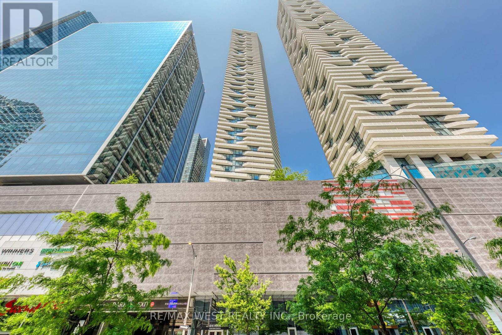 2004 - 100 Harbour Street, Toronto, ON - Outdoor