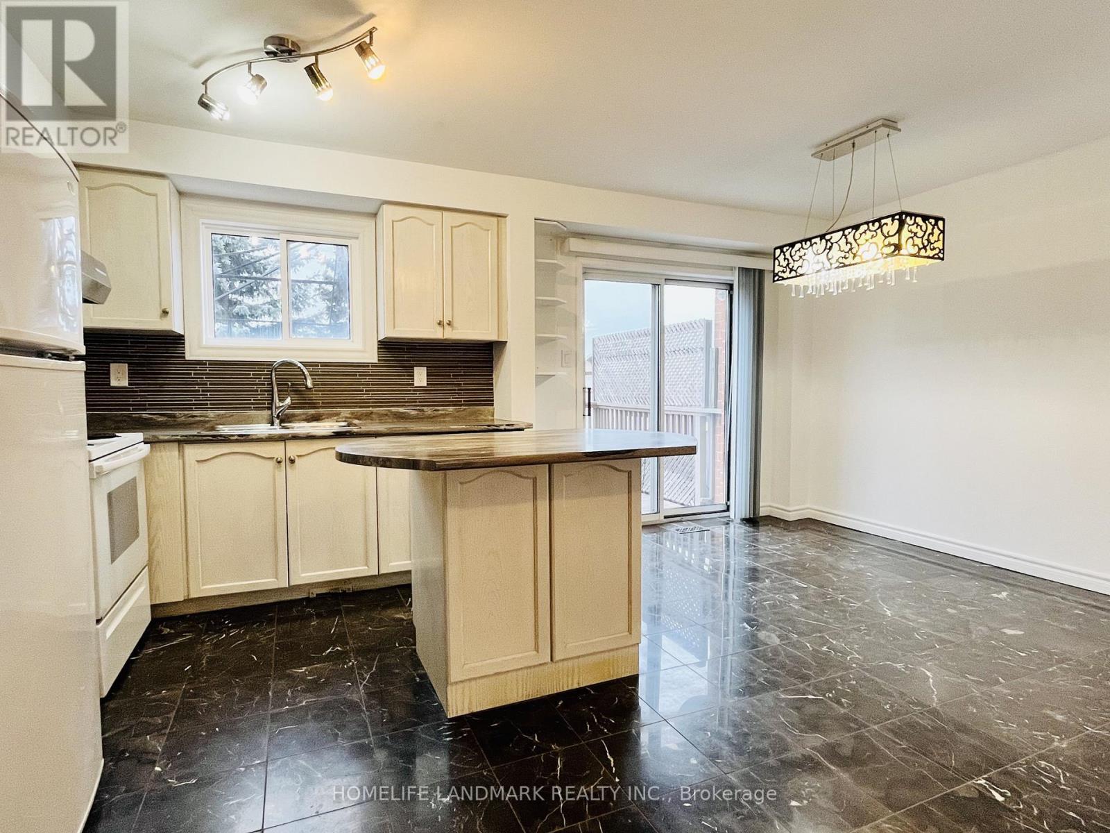 65 Kelso Crescent, Vaughan, ON - Indoor Photo Showing Kitchen