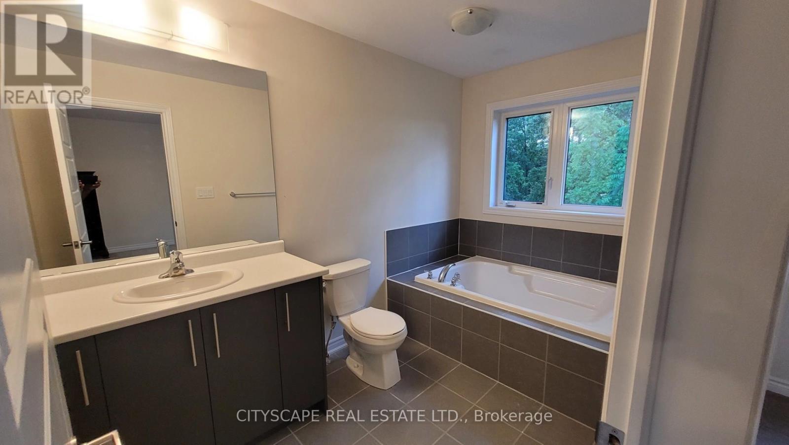 29 Sundin Drive, Haldimand, ON - Indoor Photo Showing Bathroom