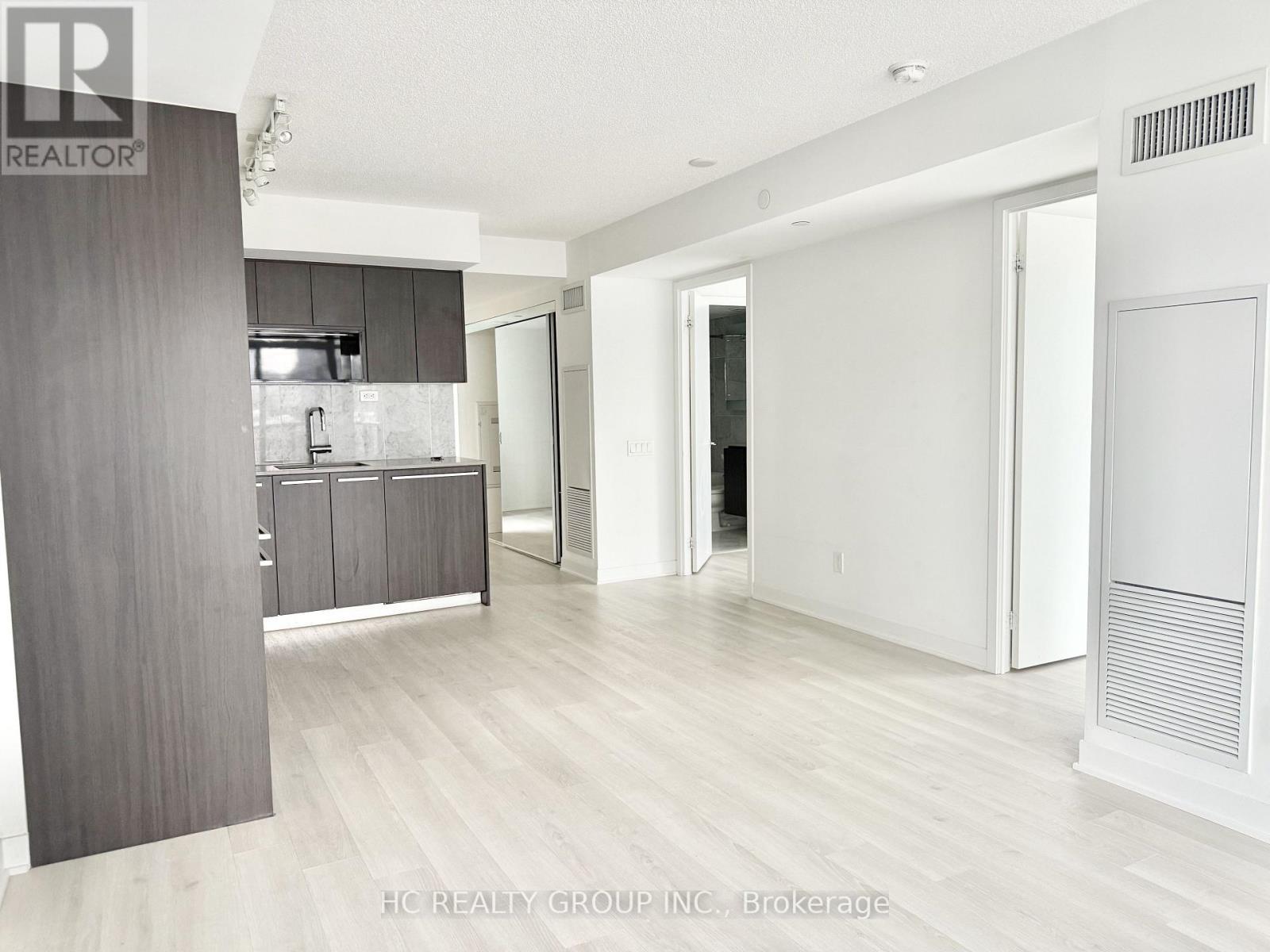 609 - 70 Queens Wharf Road, Toronto, ON - Indoor Photo Showing Kitchen