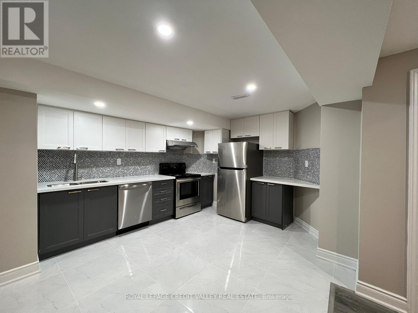 62 Eagleridge Drive, Brampton, ON - Indoor Photo Showing Kitchen With Stainless Steel Kitchen
