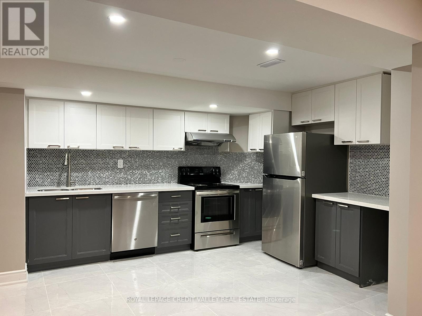 62 Eagleridge Drive, Brampton, ON - Indoor Photo Showing Kitchen With Stainless Steel Kitchen