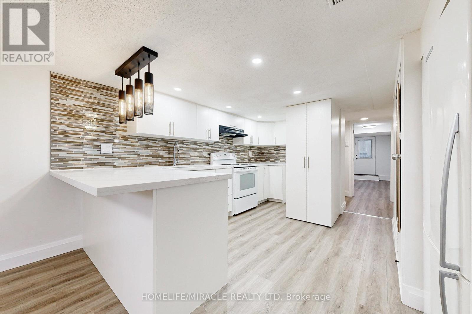Basemnt - 590 Jones Avenue, Toronto, ON - Indoor Photo Showing Kitchen With Upgraded Kitchen