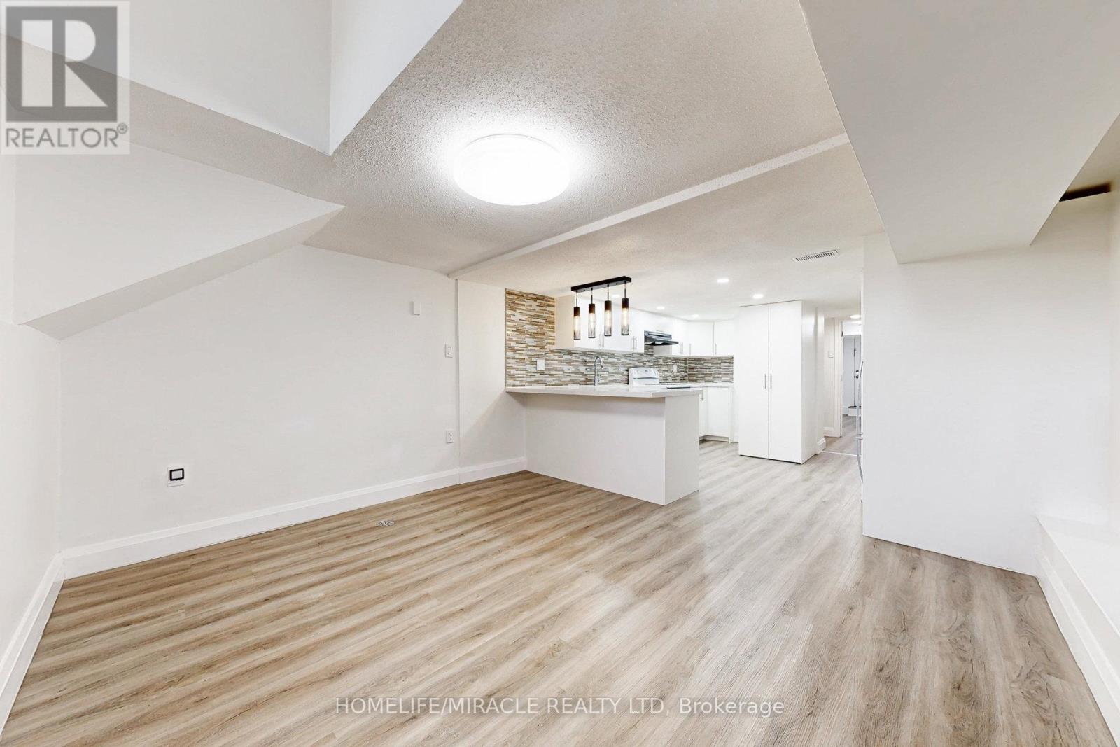 Basemnt - 590 Jones Avenue, Toronto, ON - Indoor Photo Showing Other Room