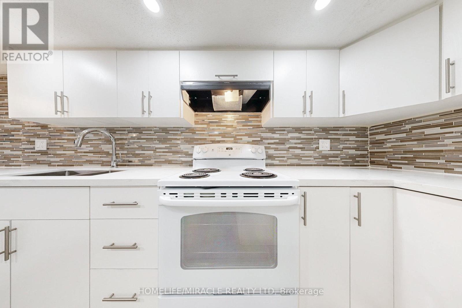 Basemnt - 590 Jones Avenue, Toronto, ON - Indoor Photo Showing Kitchen