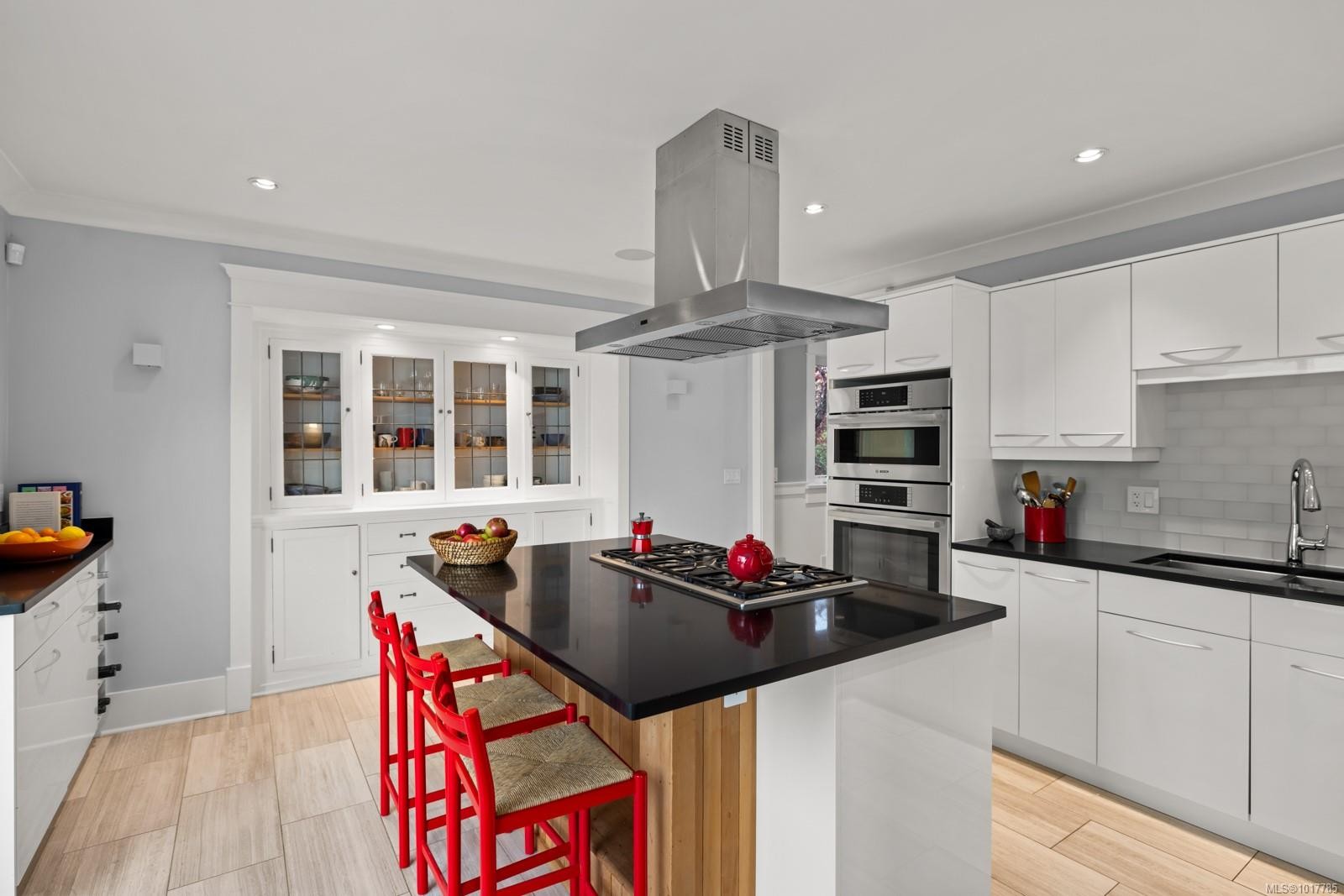 404 Constance Ave, Esquimalt, BC