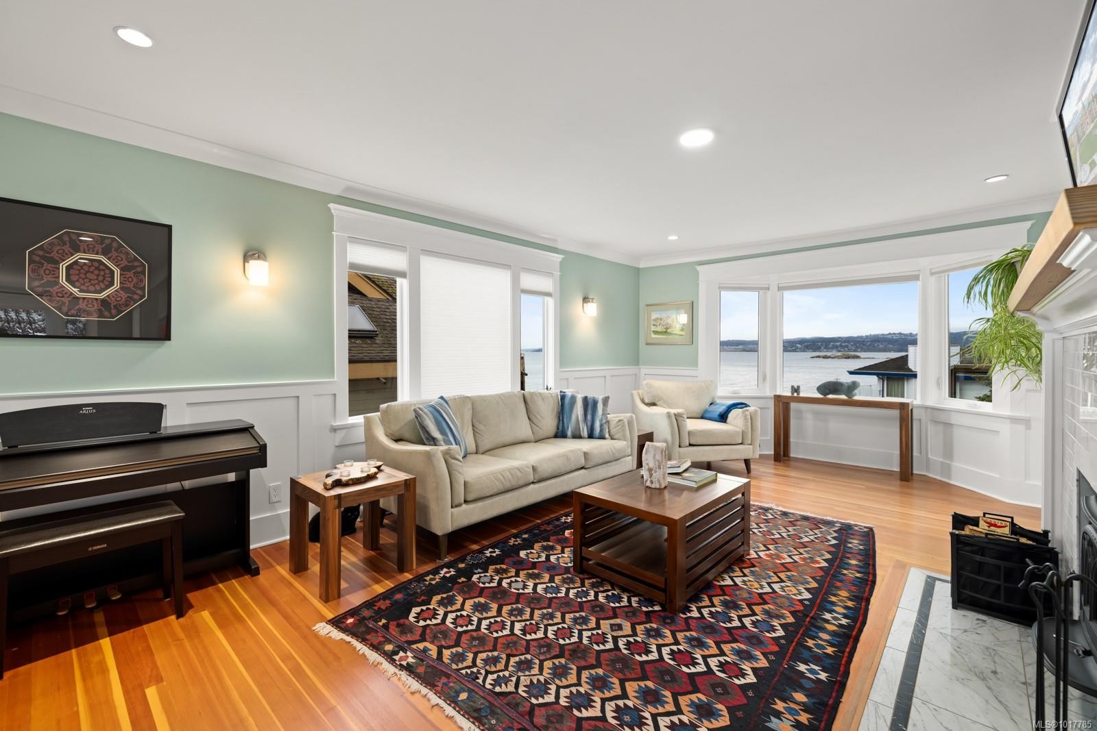 404 Constance Ave, Esquimalt, BC