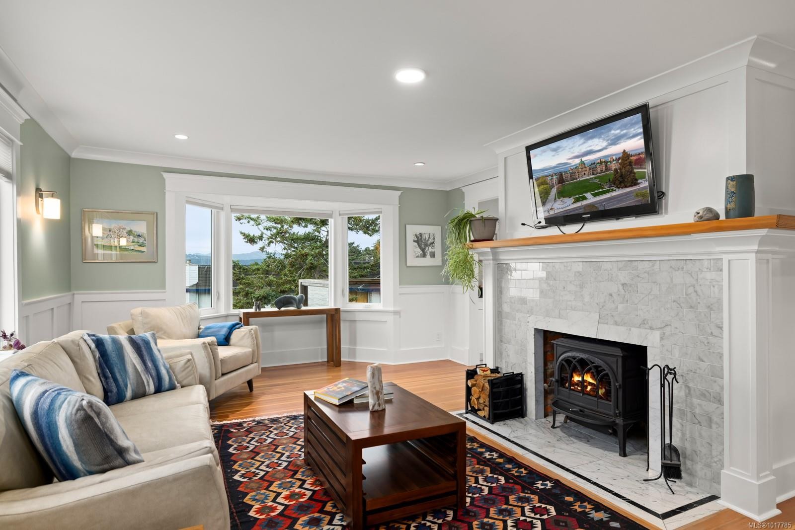 404 Constance Ave, Esquimalt, BC