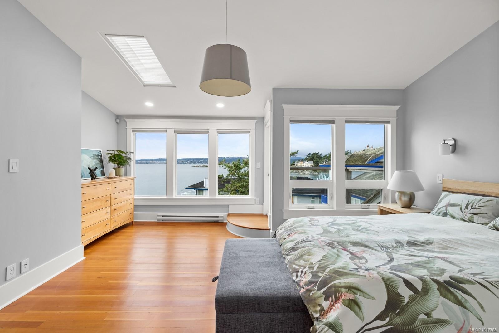 404 Constance Ave, Esquimalt, BC