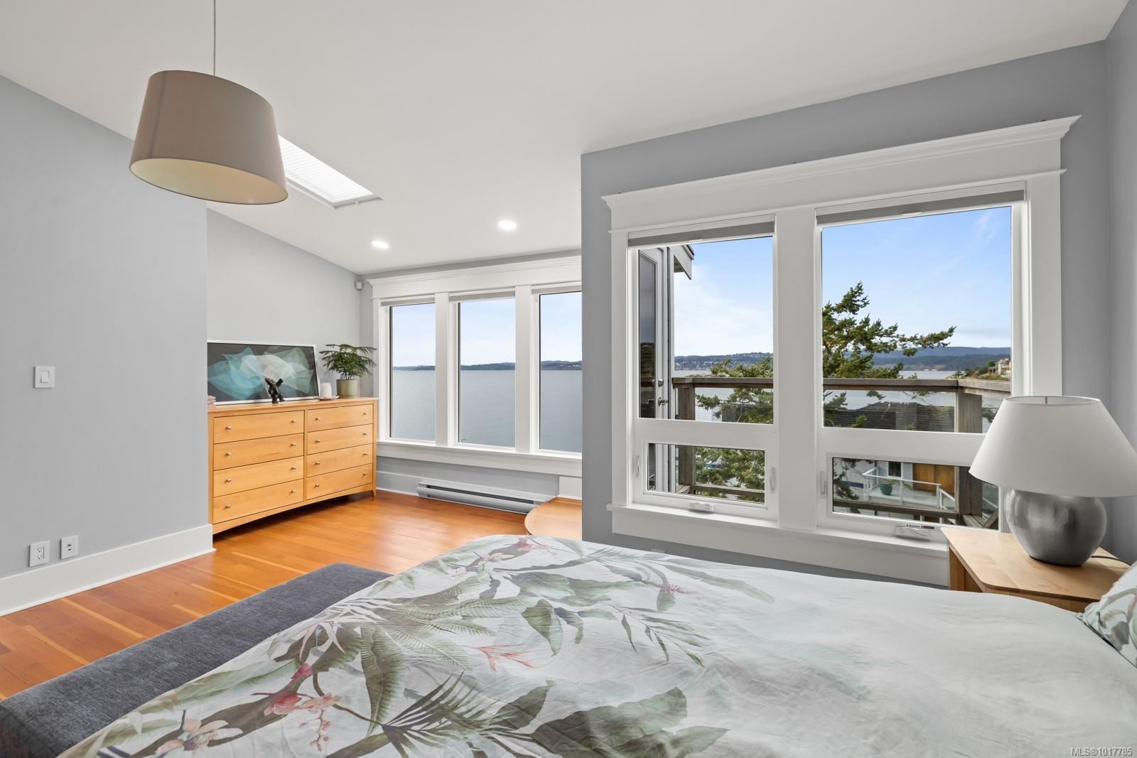 404 Constance Ave, Esquimalt, BC