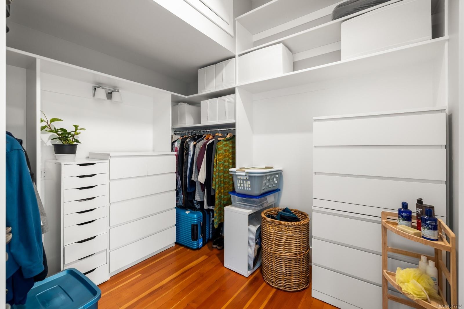 404 Constance Ave, Esquimalt, BC