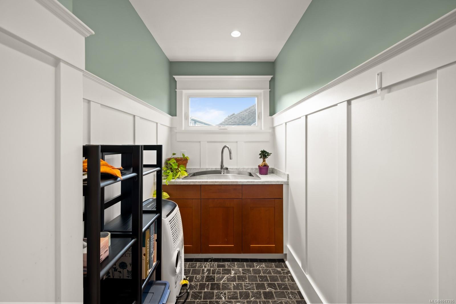 404 Constance Ave, Esquimalt, BC